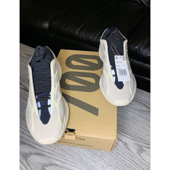 Adidas Yeezy 700 V3 AZAEL - Picture 7 of 9